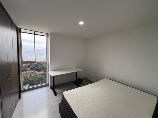 Apartamento de 2 alcobas en arriendo en El Poblado, Envigado, 91 m² · foto 13 de 24