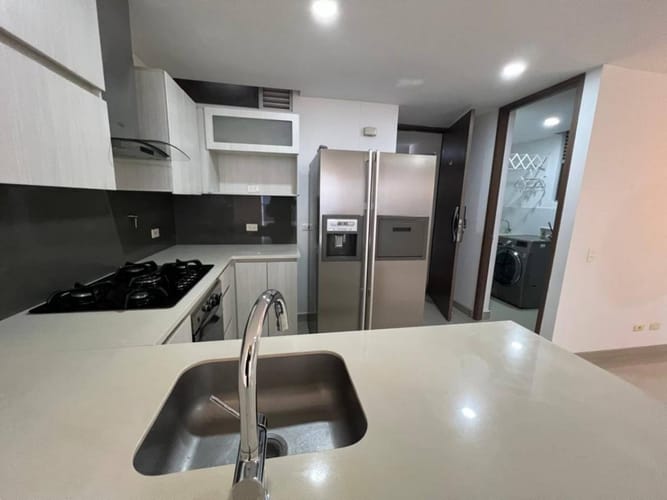 Apartamento de 2 alcobas en arriendo en El Poblado, Envigado, 91 m² · foto 17 de 24