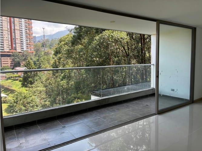 Apartamento de 3 alcobas en venta en Loma Del Esmeraldal, Envigado, 88 m² · foto 2 de 11