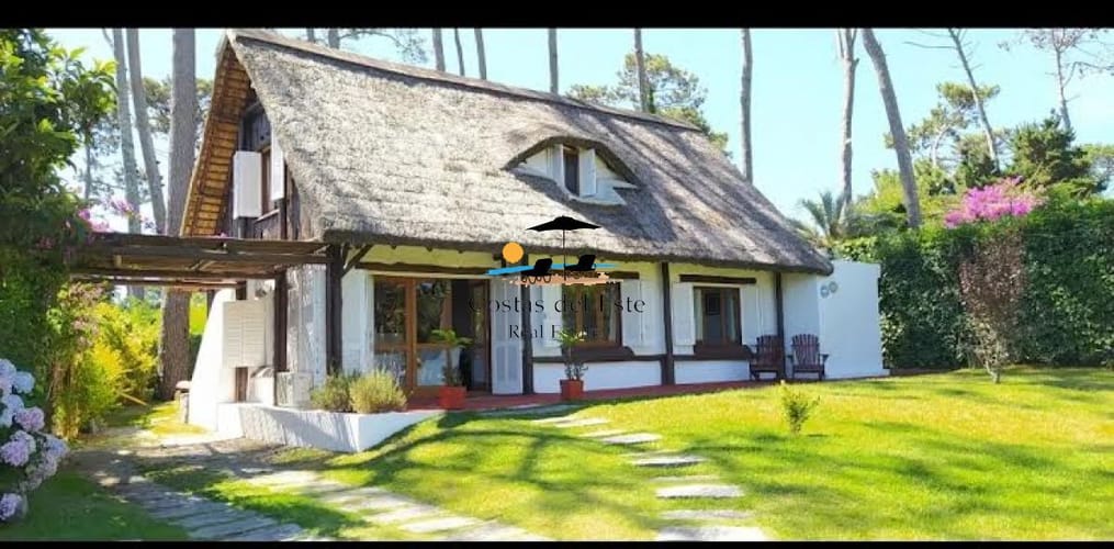 Casa En Alquiler Anual,3 Dormitorios,2 Baños,dep.de Servicio Y Piscina!! · Foto 2