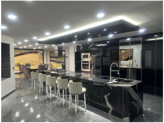 Casa de 6 alcobas en venta en Vía Las Palmas, Envigado · foto 3 de 22