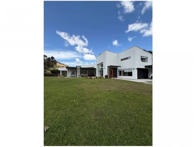 Casa de 5 alcobas en venta en Escobero, Envigado, 1000 m² · foto 2 de 16