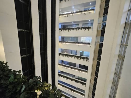 Oficina en arriendo en El Castillo, Medellín, 65 m² · foto 2 de 22