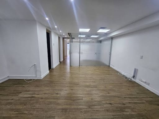 Oficina en arriendo en El Castillo, Medellín, 65 m² · foto 3 de 22