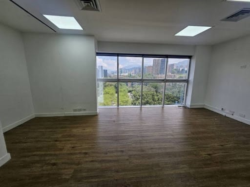 Oficina en arriendo en El Castillo, Medellín, 65 m² · foto 13 de 22