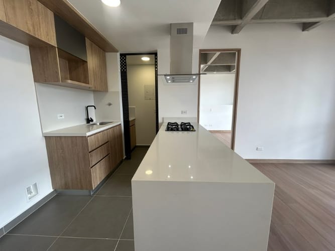 Apartamento de 2 alcobas en arriendo en Loma Del Escobero, Envigado, 77 m² · foto 4 de 24