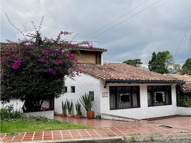 Casa de 3 alcobas en venta en Cerros De Suba, Bogotá, 426 m² · foto 2 de 18