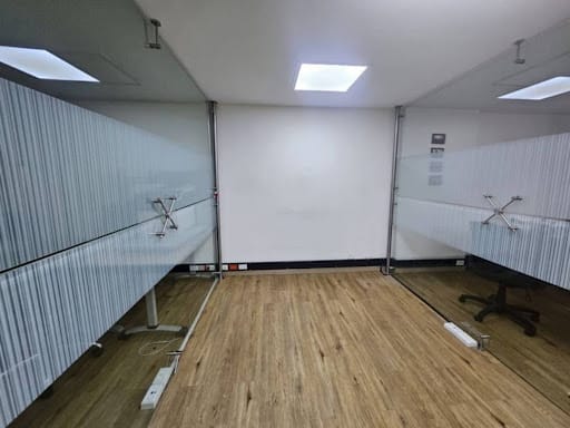 Oficina en arriendo en El Castillo, Medellín, 65 m² · foto 6 de 13