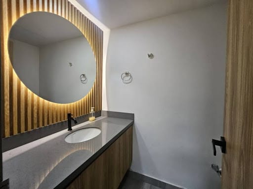 Oficina en arriendo en El Castillo, Medellín, 65 m² · foto 7 de 13