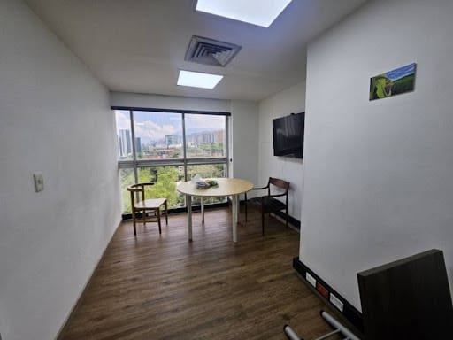 Oficina en arriendo en El Castillo, Medellín, 65 m² · foto 9 de 13