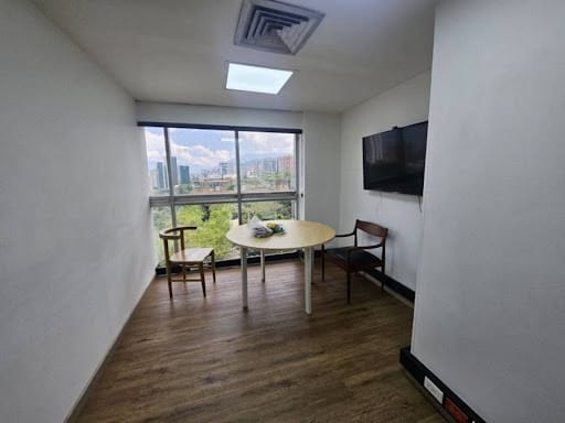Oficina en arriendo en El Castillo, Medellín, 65 m² · foto 10 de 13