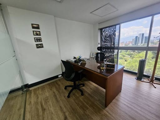 Oficina en arriendo en El Castillo, Medellín, 65 m² · foto 11 de 13