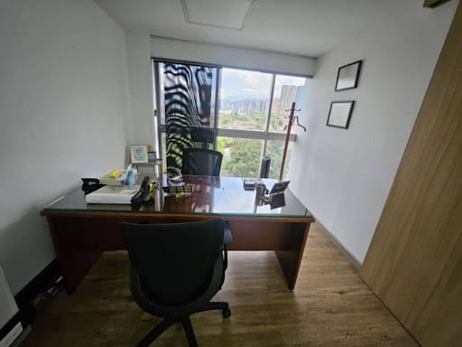 Oficina en arriendo en El Castillo, Medellín, 65 m² · foto 12 de 13