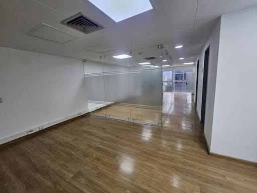 Oficina en arriendo en El Castillo, Medellín, 65 m² · foto 2 de 18