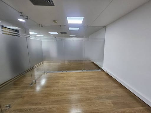 Oficina en arriendo en El Castillo, Medellín, 65 m² · foto 10 de 18