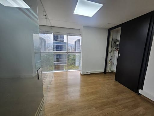 Oficina en arriendo en El Castillo, Medellín, 65 m² · foto 12 de 18