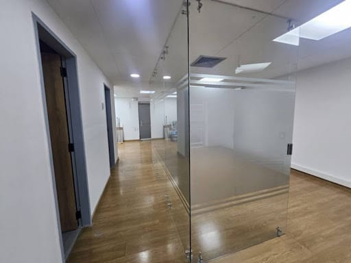 Oficina en arriendo en El Castillo, Medellín, 65 m² · foto 15 de 18