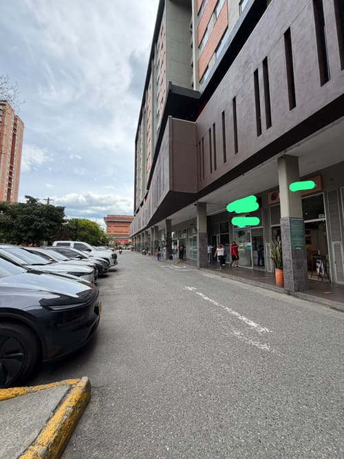 Local en venta en Los Colores, Medellín, 34 m² · foto 2 de 2