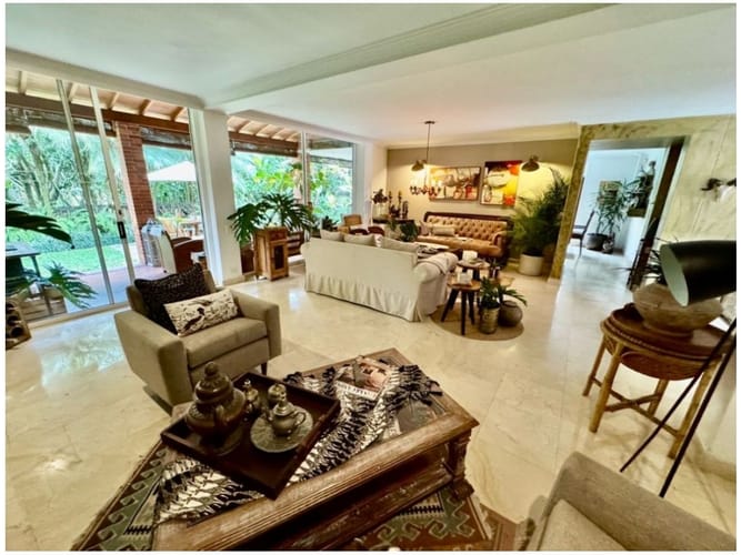 Casa de 3 alcobas en venta en Loma Benedictinos, Envigado, 318 m² · foto 6 de 24