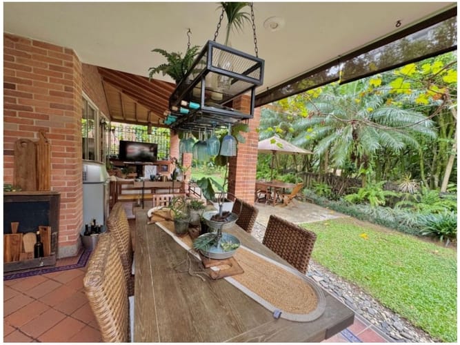 Casa de 3 alcobas en venta en Loma Benedictinos, Envigado, 318 m² · foto 12 de 24
