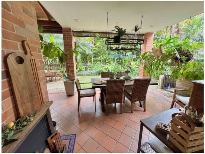 Casa de 3 alcobas en venta en Loma Benedictinos, Envigado, 318 m² · foto 14 de 24