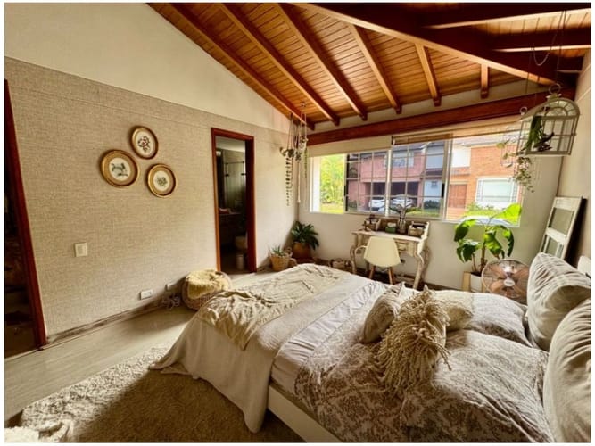 Casa de 3 alcobas en venta en Loma Benedictinos, Envigado, 318 m² · foto 19 de 24