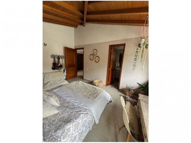 Casa de 3 alcobas en venta en Loma Benedictinos, Envigado, 318 m² · foto 21 de 24