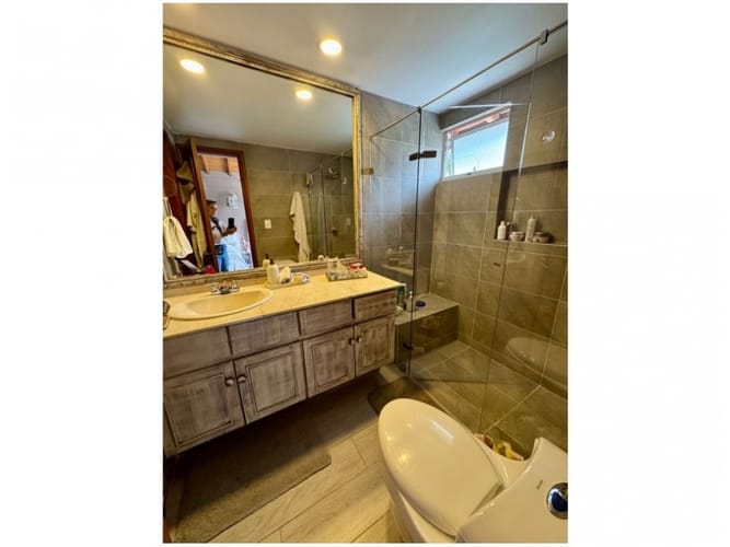 Casa de 3 alcobas en venta en Loma Benedictinos, Envigado, 318 m² · foto 23 de 24