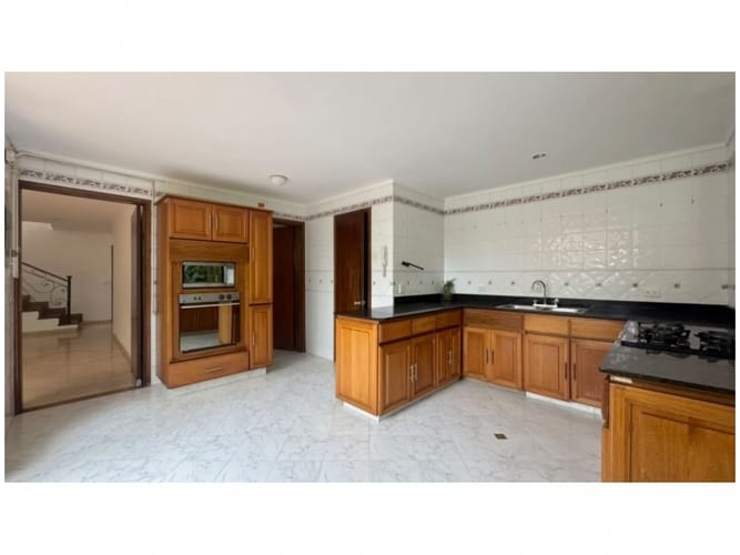 Casa de 4 alcobas en venta en Las Lomas No.2, Medellín, 281 m² · foto 6 de 13