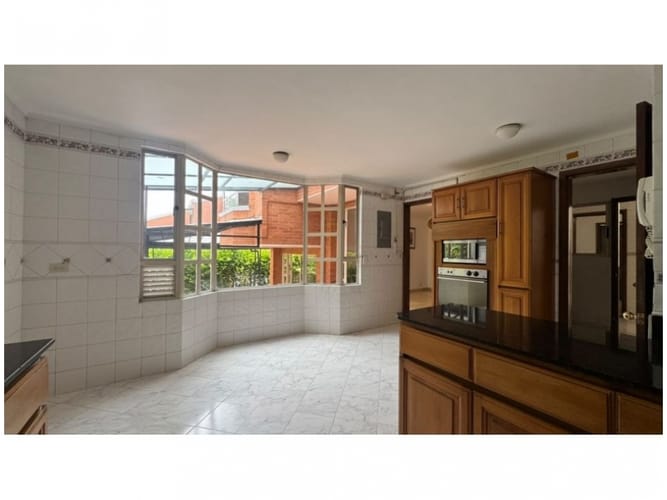 Casa de 4 alcobas en venta en Las Lomas No.2, Medellín, 281 m² · foto 7 de 13