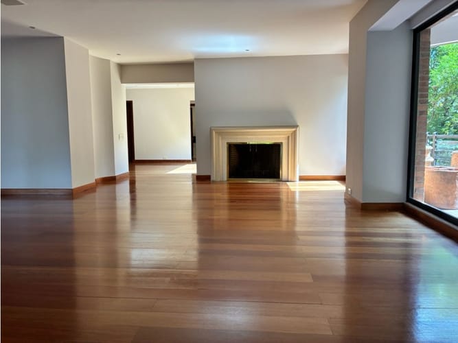 Apartamento de 4 alcobas en venta en La Cabrera, Bogotá, 440 m² · foto 2 de 24