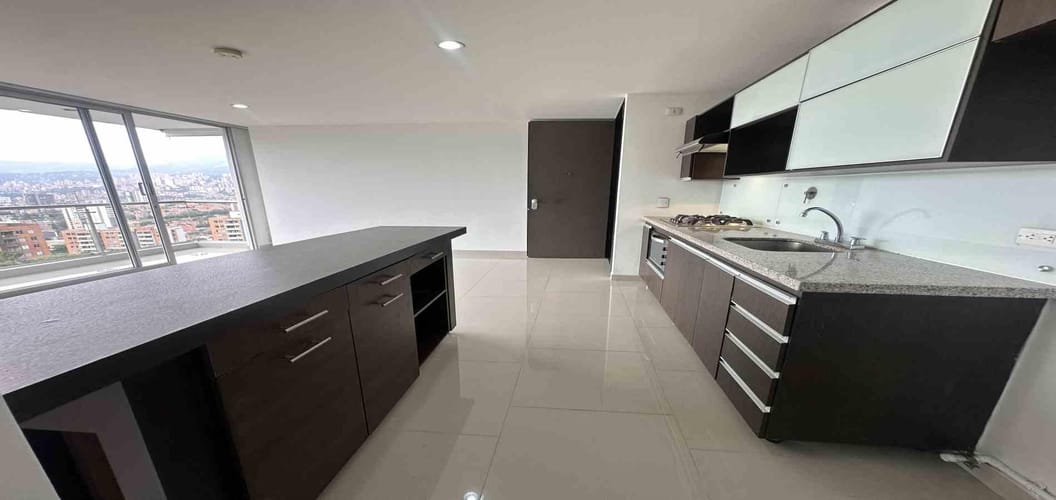 Apartamento de 3 alcobas en arriendo en La Cuenca, Envigado, 80 m² · foto 3 de 16