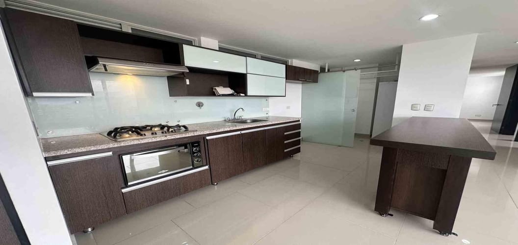 Apartamento de 3 alcobas en arriendo en La Cuenca, Envigado, 80 m² · foto 4 de 16