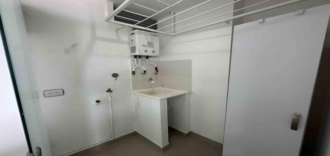 Apartamento de 3 alcobas en arriendo en La Cuenca, Envigado, 80 m² · foto 13 de 16
