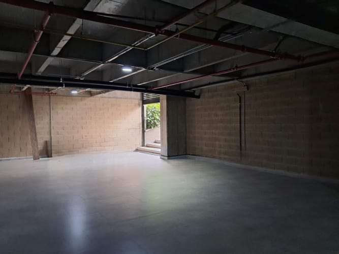 Local en arriendo en Laureles, Medellín, 470 m² · foto 2 de 8