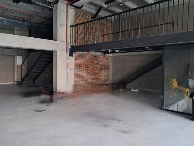 Local en arriendo en Laureles, Medellín, 98 m² · foto 2 de 4