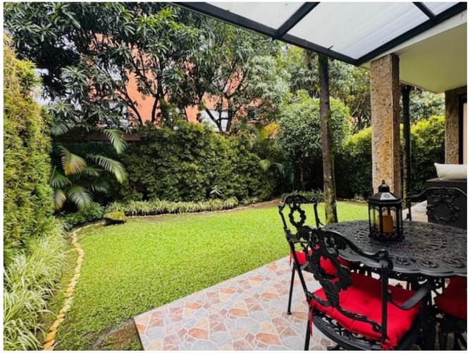 Casa de 3 alcobas en venta en La Florida, Medellín, 266 m² · foto 3 de 24