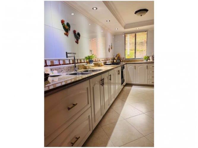 Casa de 3 alcobas en venta en La Florida, Medellín, 266 m² · foto 10 de 24