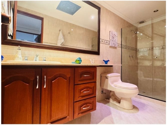 Casa de 3 alcobas en venta en La Florida, Medellín, 266 m² · foto 19 de 24