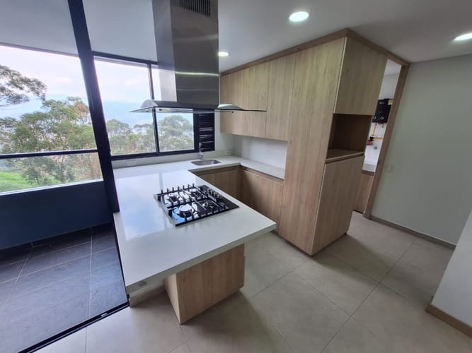 Apartamento de 3 alcobas en arriendo en El Poblado, Medellín, 75 m² · foto 2 de 15