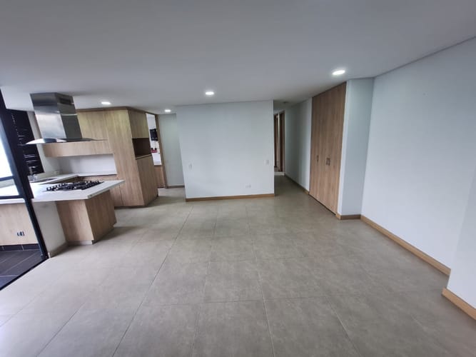 Apartamento de 3 alcobas en arriendo en El Poblado, Medellín, 75 m² · foto 4 de 15
