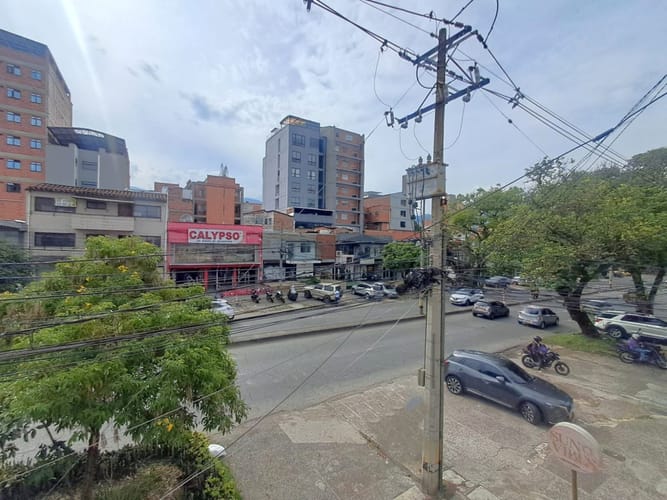 Apartamento de 3 alcobas en arriendo en Laureles, Medellín, 100 m² · foto 4 de 19