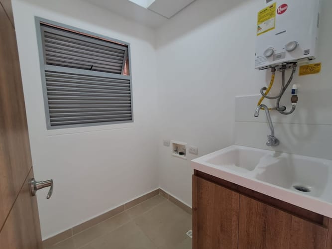 Apartamento de 3 alcobas en venta en Tres Esquinas, Sabaneta, 78 m² · foto 13 de 21