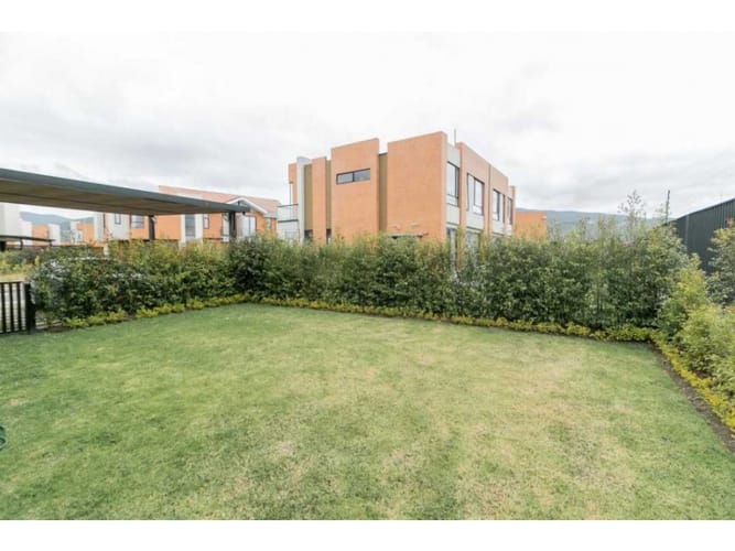 Casa de 3 alcobas en arriendo en Calahorra, Cajicá, 164 m² · foto 2 de 21