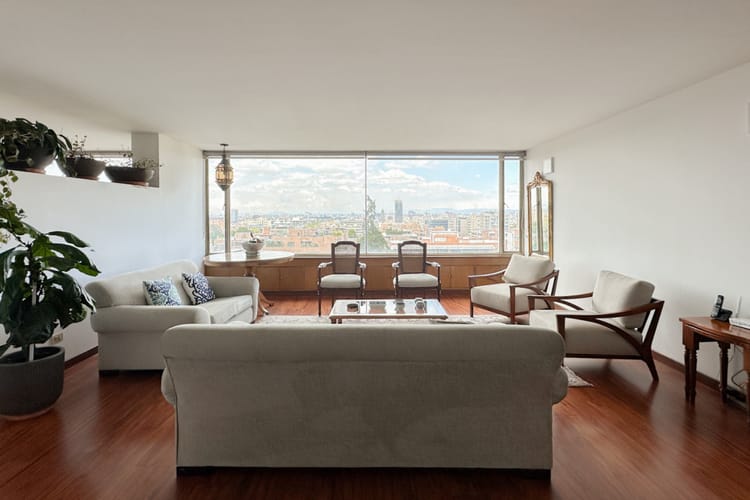 Apartamento de 3 alcobas en venta en Chico, Bogotá, 245 m² · foto 2 de 23