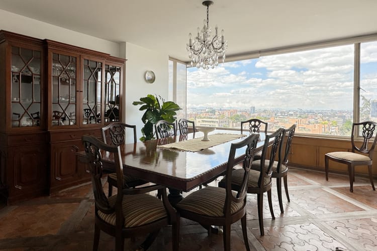 Apartamento de 3 alcobas en venta en Chico, Bogotá, 245 m² · foto 6 de 23