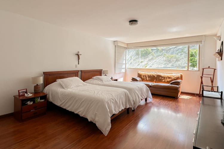 Apartamento de 3 alcobas en venta en Chico, Bogotá, 245 m² · foto 10 de 23