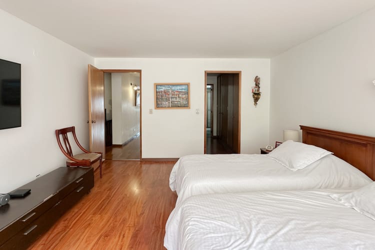 Apartamento de 3 alcobas en venta en Chico, Bogotá, 245 m² · foto 11 de 23
