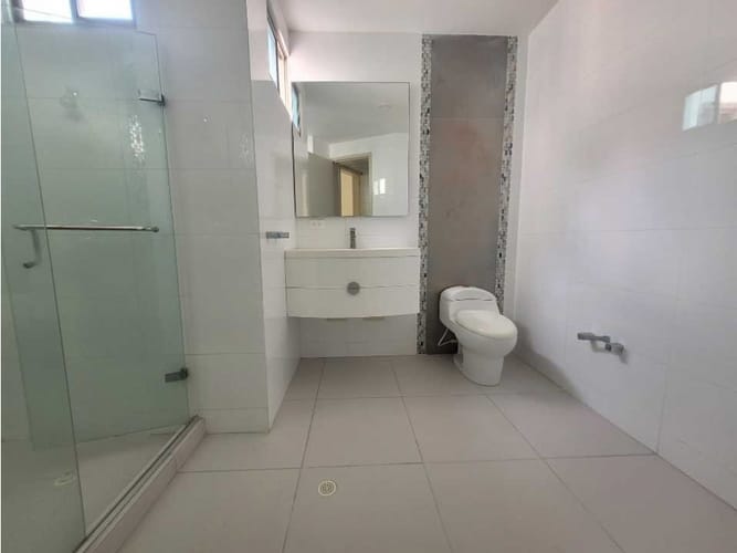 Casa de 5 alcobas en arriendo en Villa Santos, Barranquilla, 350 m² · foto 12 de 24