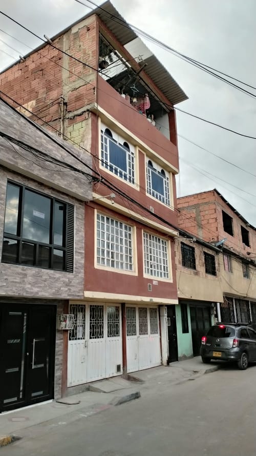 Casa de 12 alcobas en venta en San Bernardino Xxii, Bogotá, 240 m² · foto 2 de 24